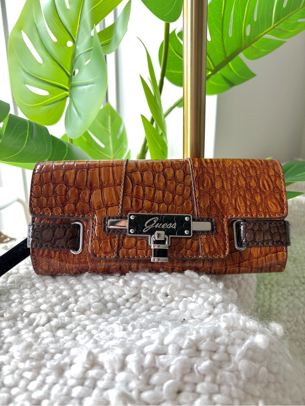Vintage GUESS Brown Croc Embossed Foldover Clutch Wristlet Bag Glossy Y2K Style